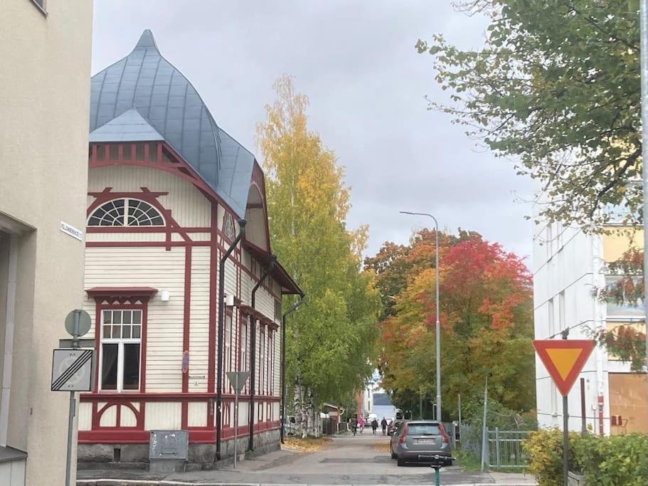 Mukava Saunallinen Kaksio Omalla Sisaeaenkaeynnillae Ja Ilmaisella Autopaikalla Kuopio Exterior photo